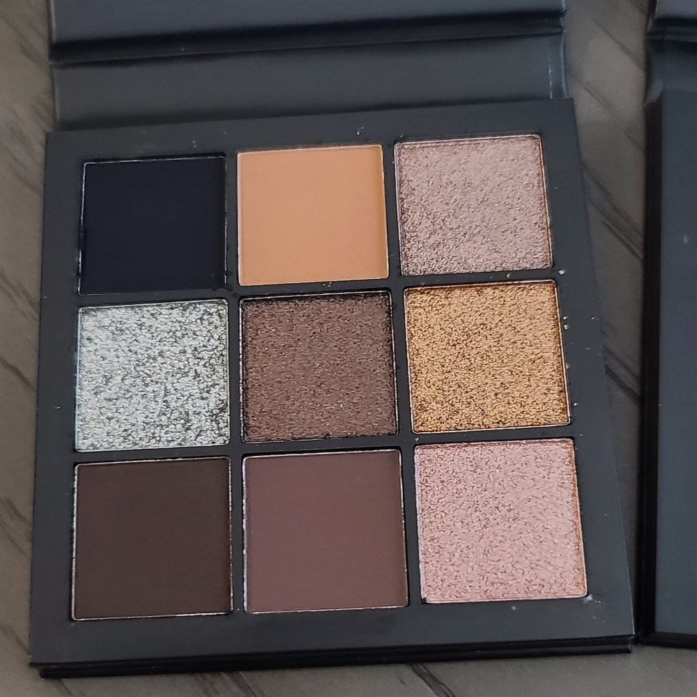 BRAND NEW Huda Beauty Smokey Obsessions Palette